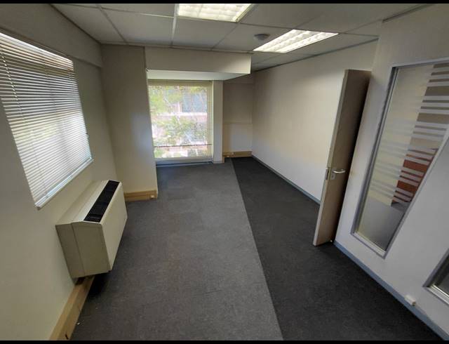104M² OFFICE TO LET IN FOURWAYS